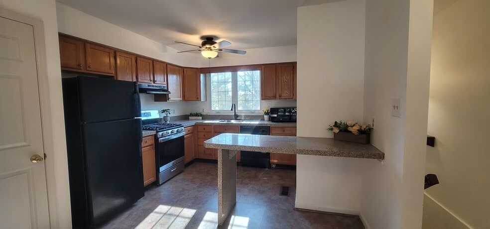 Building Photo - 10 Woodfield Dr