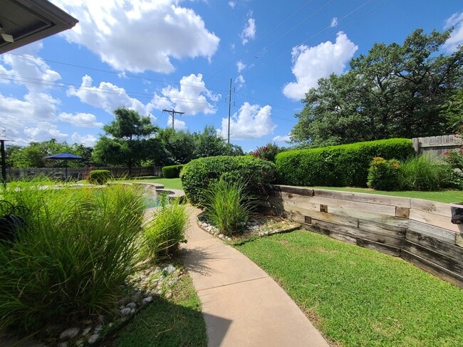 Building Photo - 413 Hamptonridge Rd