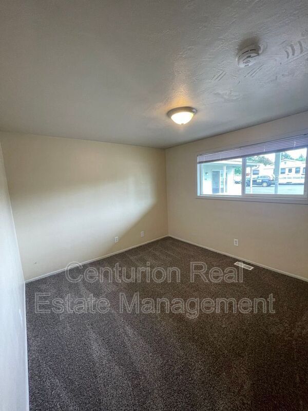 Building Photo - 4356 10th Ct SE