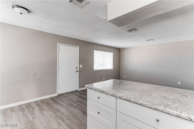 Building Photo - 444 N 13th St