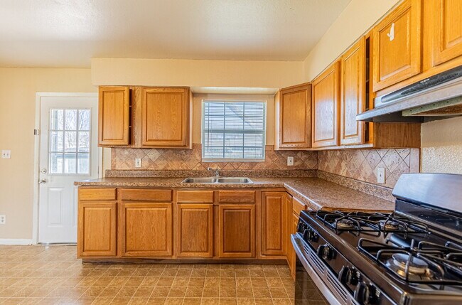 Building Photo - 215 Legion Dr W