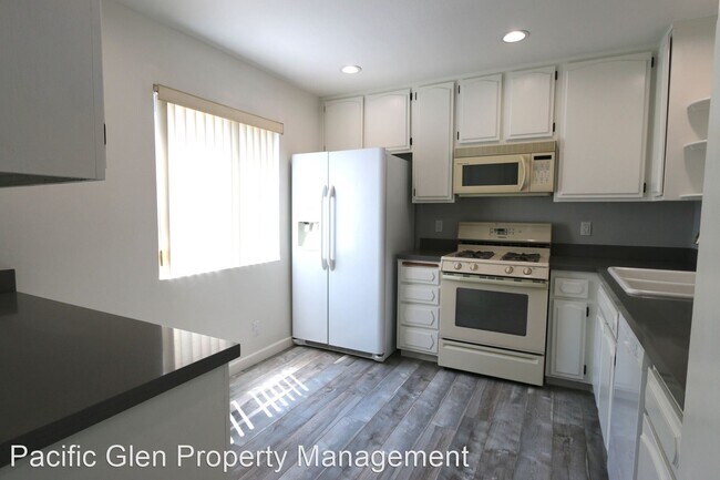 Building Photo - 3 br, 2.5 bath House - 7903 Via Magdalena