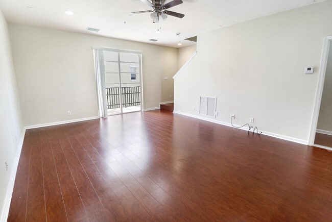 Building Photo - 143 Greenwich Cir