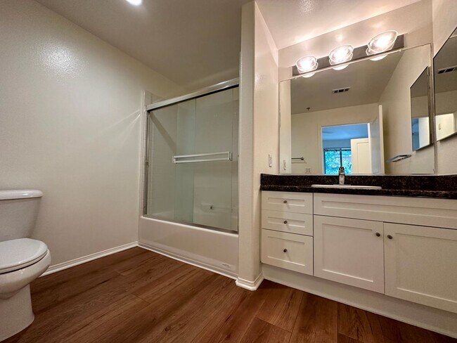 Building Photo - Gorgeous Spacious 2 Bedroom - 2 bath Condo with parking in Little Tokyo