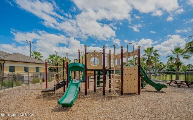 Building Photo - 884 Musgrass Cir
