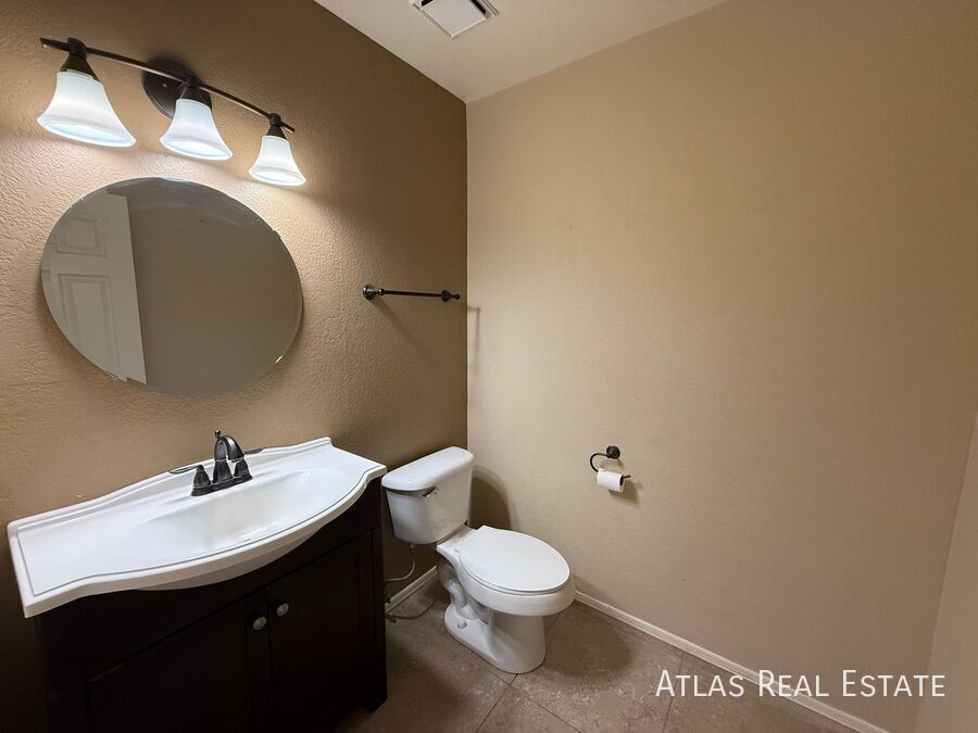 Building Photo - 1425 W Coral Reef Dr