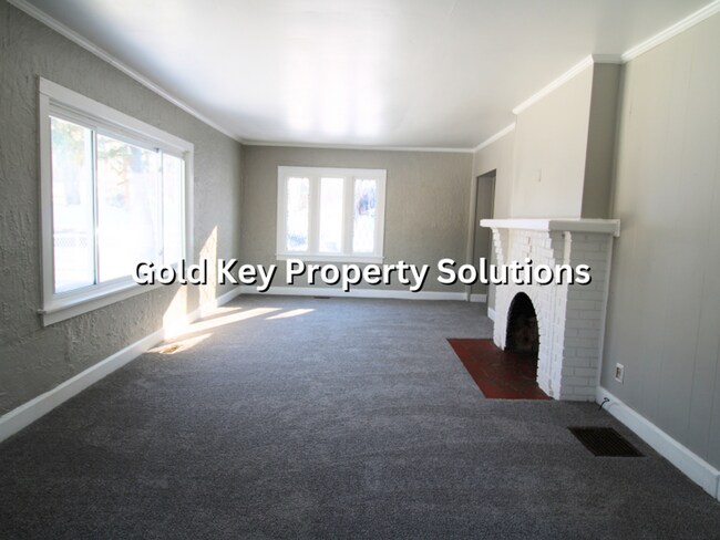 Building Photo - Spacious 3 BR 1 BA House with Dining Room and Basement (NO SECTION 8)