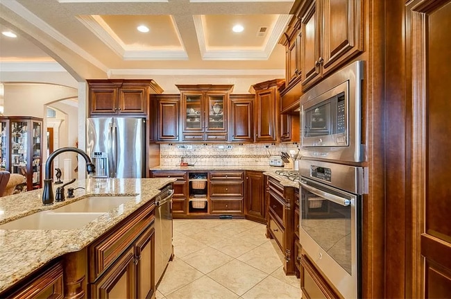 Building Photo - 2705 SW Glenn Ridge Rd