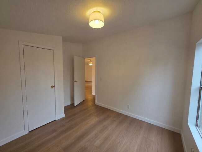 Building Photo - 32721 10th Ave