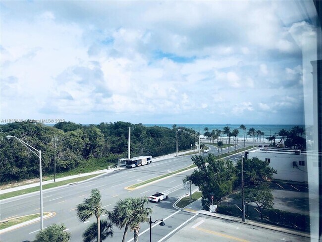 Building Photo - 3000 E Sunrise Blvd