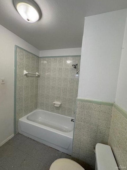 Building Photo - 1719 Vista Chula St