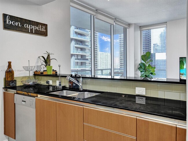 Building Photo - 1050 Brickell Ave