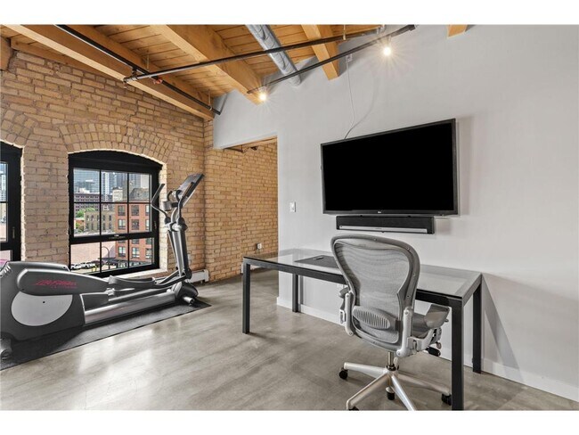 Building Photo - 404 N Washington Ave