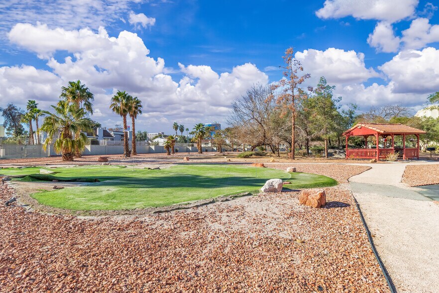 Building Photo - 725 N Royal Crest Cir