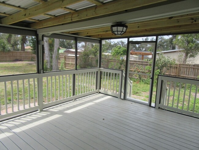 Building Photo - 409 S Palo Alto Ave