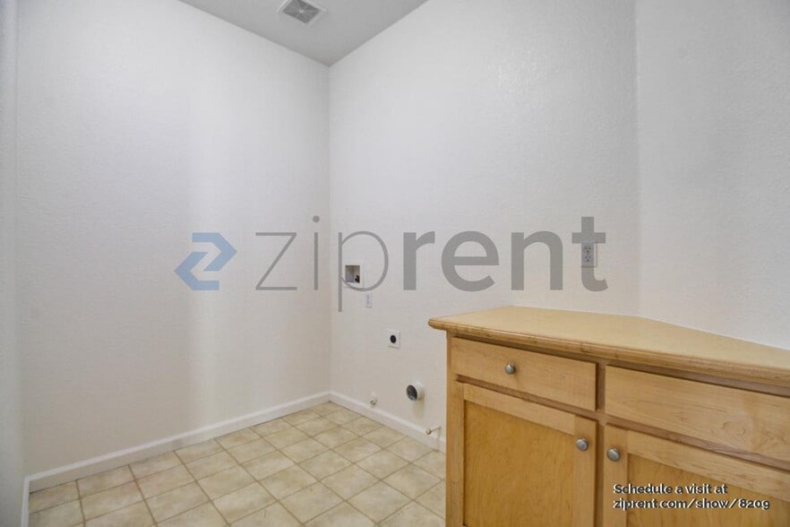 Building Photo - 808 Ann Marie Dr