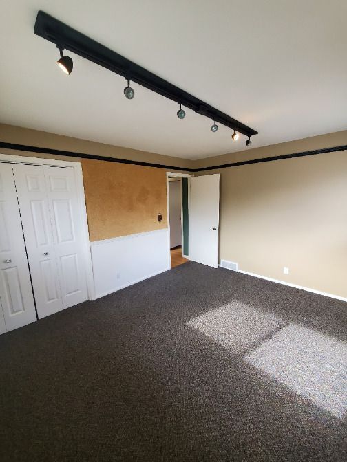 Building Photo - 8862 N Malibu Dr