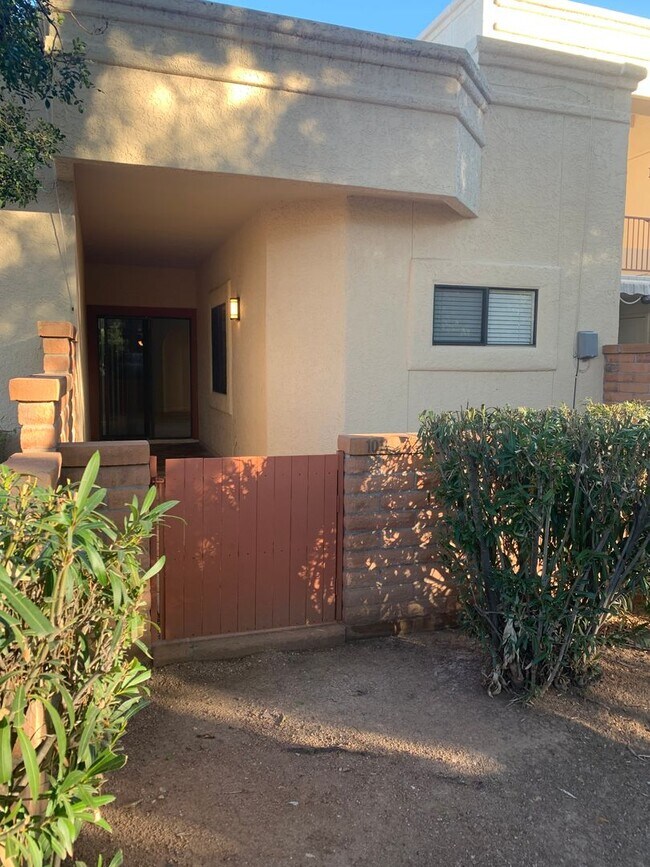 Building Photo - Chevelon