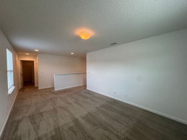 Building Photo - Fall into Savings – New Rental Rate $2,100!