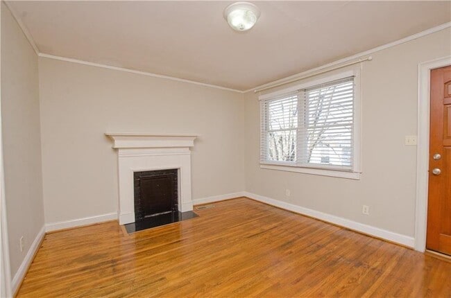 Building Photo - 1398 Woodmont Ln NW