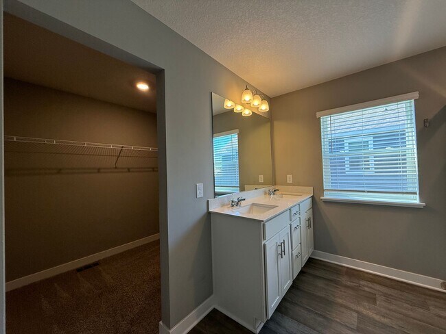 Building Photo - Comfort & Space Await in This Stunning 4BR Dayton Home