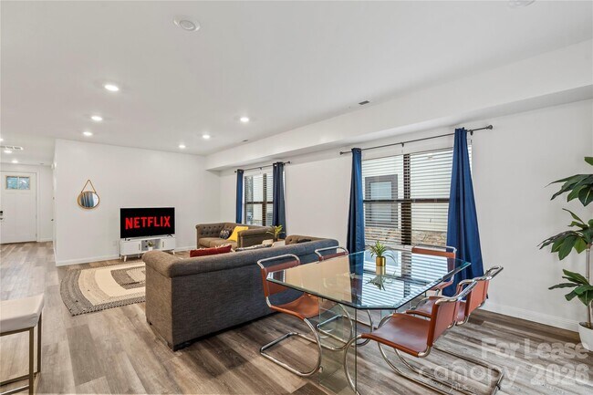 Building Photo - 2813 Ava Ave