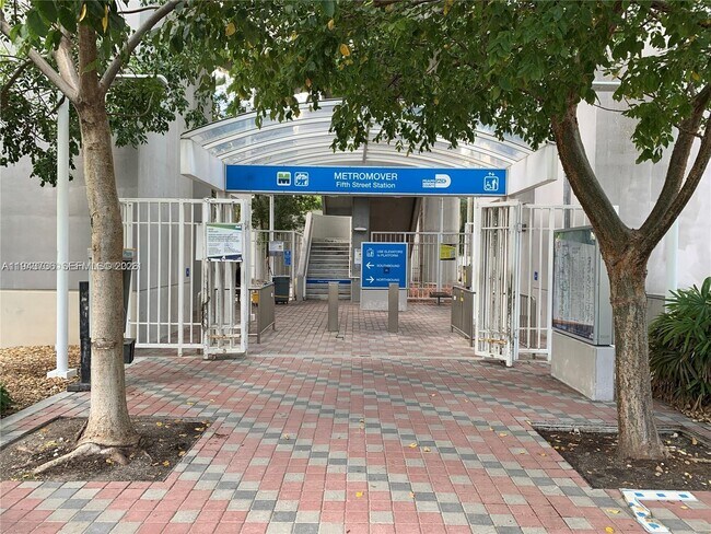 Building Photo - 41 SE 5th St