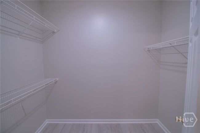 Building Photo - 44 Putters Pl