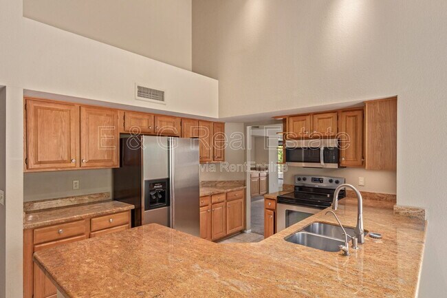 Building Photo - 10060 E San Bernardo Dr