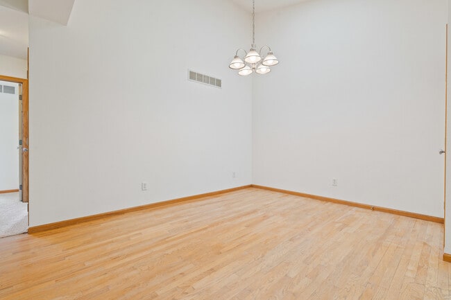 Building Photo - 21 Redtail Bend