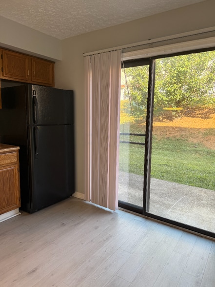 Building Photo - 15 Ferguson Dr