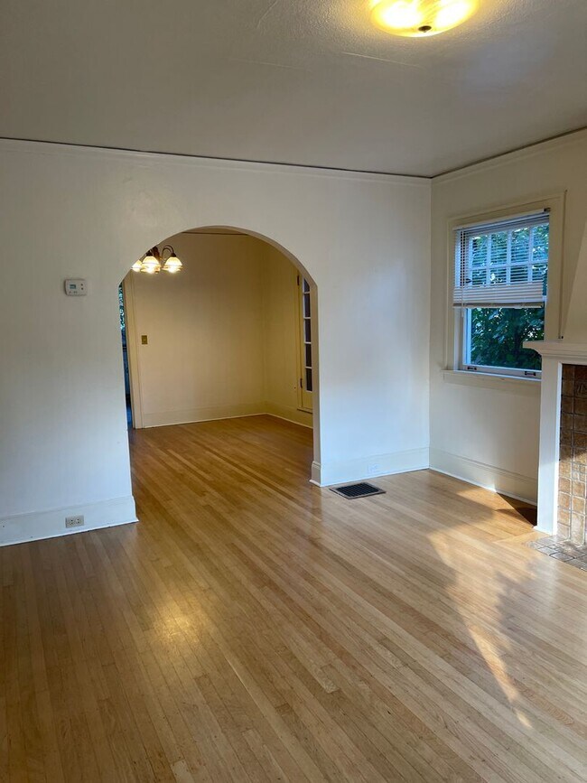 Building Photo - Cro02 - NW Northrup