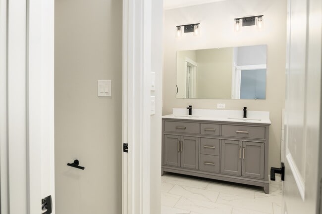 Building Photo - 417 Stonework Garden Ln