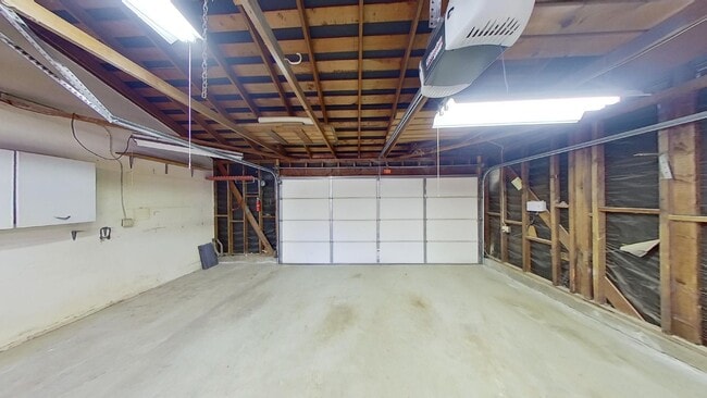 Building Photo - Coming Soon: Spacious 3Bd 2Ba College Park West Home