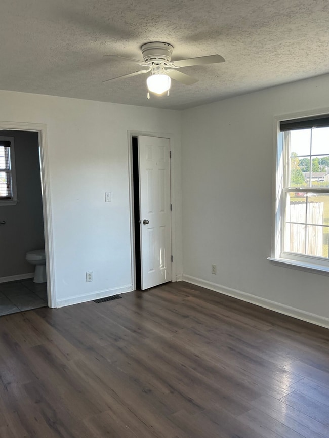 Building Photo - 714 Shetland Dr