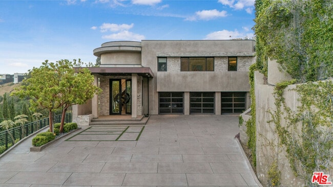 Building Photo - 2501 Zorada Dr