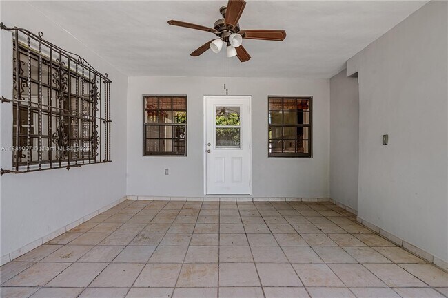 Building Photo - 1231 W 60th Terrace