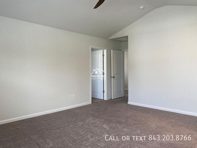 Building Photo - 2641 Alamanda Dr
