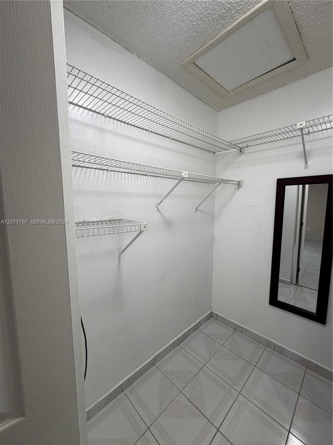 Building Photo - 2658 W 74th Terrace