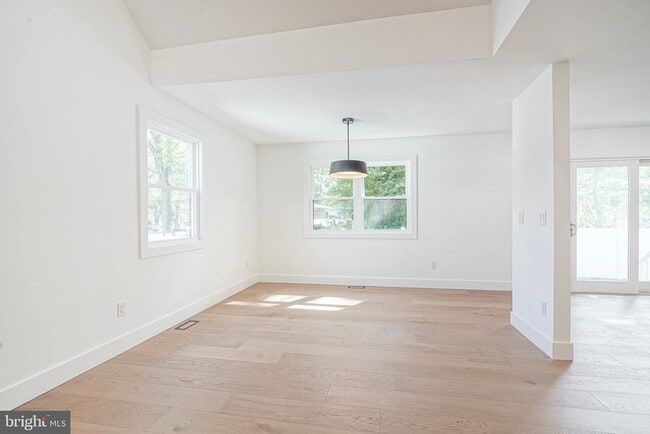 Building Photo - 316 Farmdale Rd