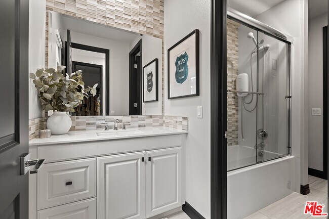 Building Photo - 55 suede