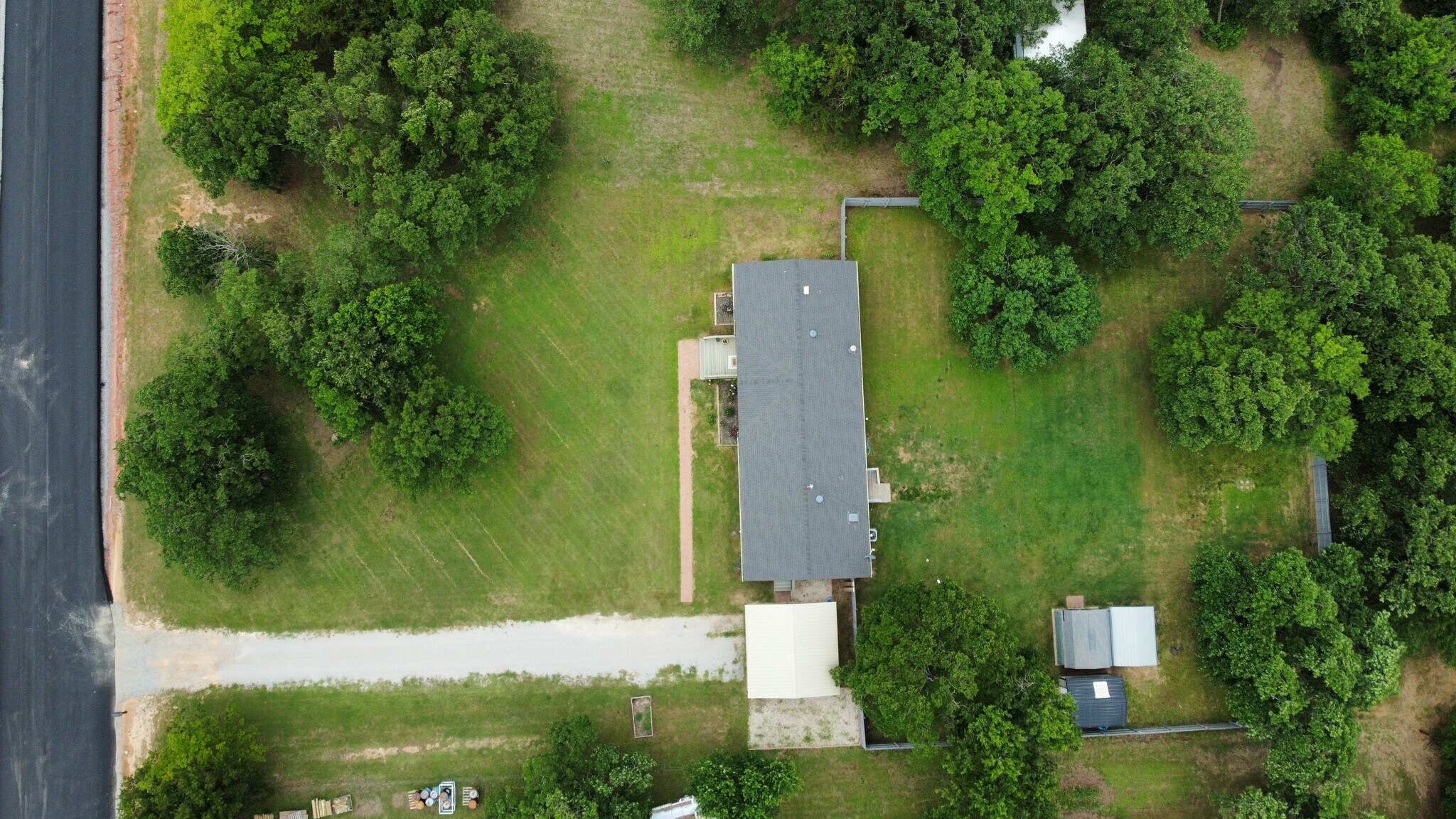 Building Photo - 712 S Brush Creek Rd