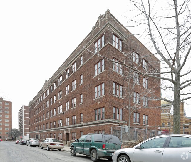 2904 W Wisconsin Ave 2904 W Wisconsin Ave Milwaukee WI 53208