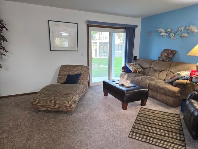 Building Photo - 951 Glouchester Cir