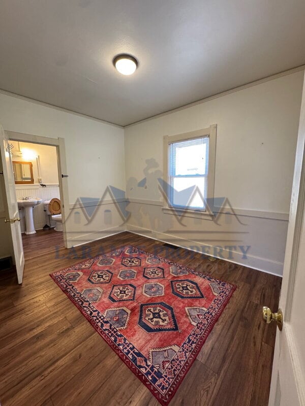 Building Photo - 1011 E Gibbon St