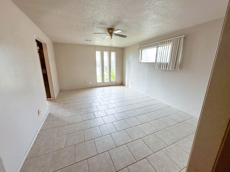 Building Photo - 4112 Mason Dr