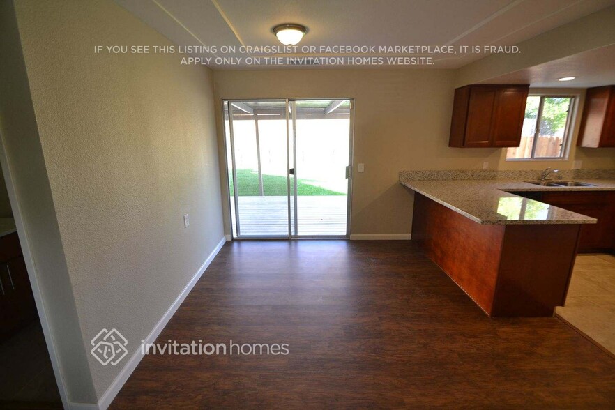 Building Photo - 563 Burlington Dr