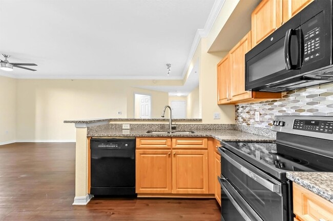 Building Photo - 15105 Michelangelo Blvd