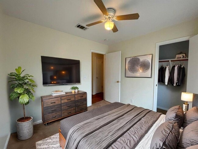 Building Photo - 205 Juniper Dr