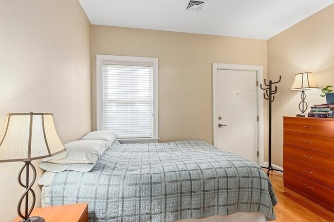 Building Photo - 126 Jersey St